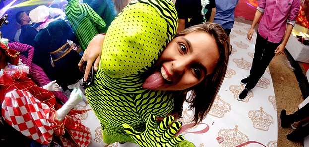 Animadores de pista de dançaOs coloridos originais, animando a pista de dança de festa de 15 anos